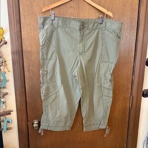 duo Maternity Olive Cargo Capri Pants
